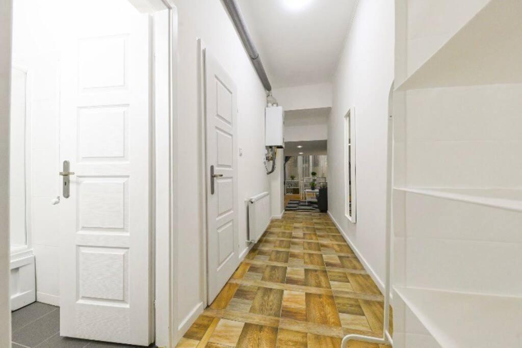 Lovely Studio Flat In Damjanich Street - Leonard Budapest Esterno foto